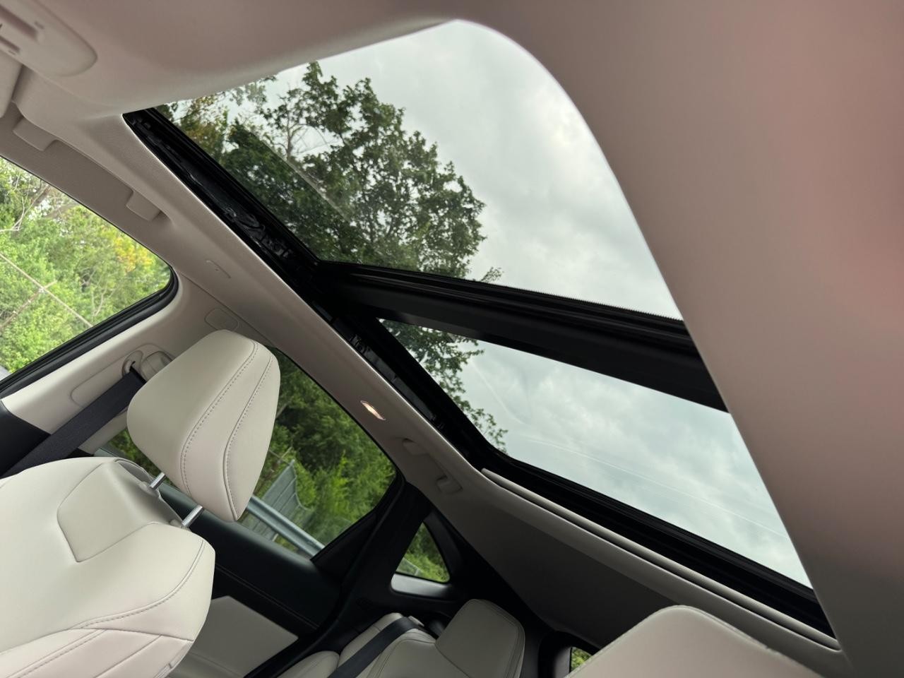 Nissan Murano Vehicle Full-screen Gallery Image 20