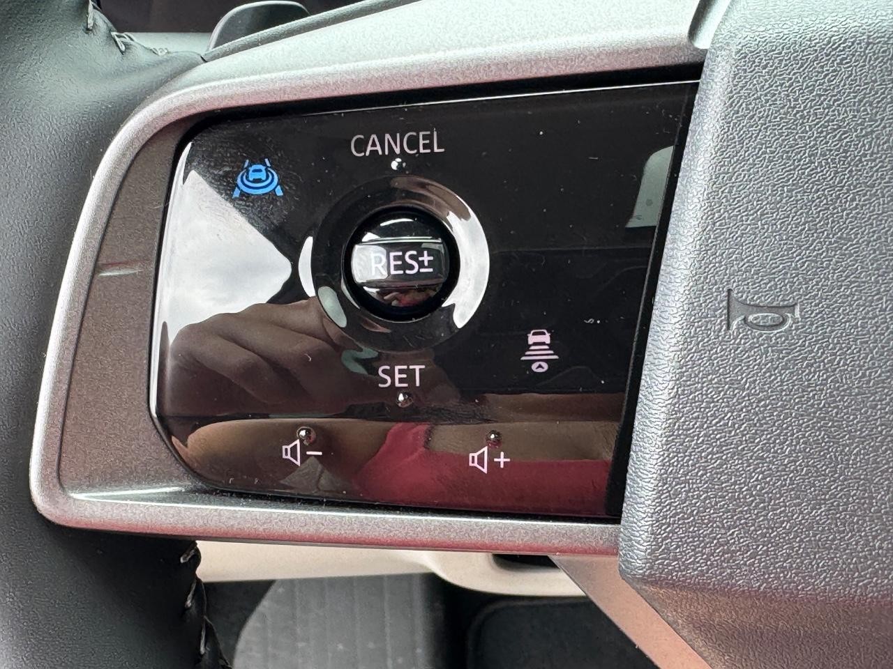 Nissan Murano Vehicle Full-screen Gallery Image 22