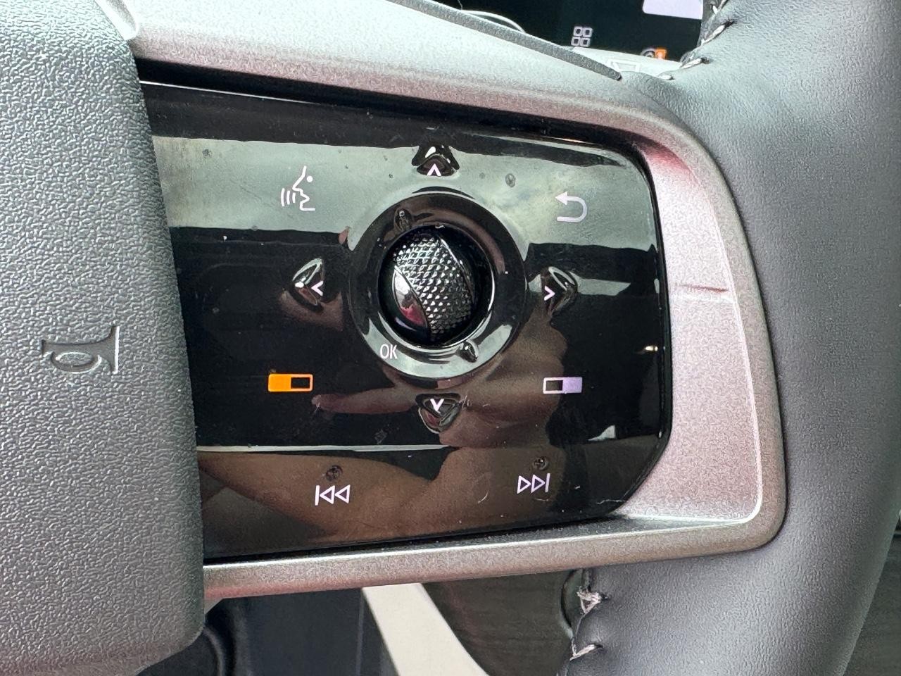 Nissan Murano Vehicle Full-screen Gallery Image 23