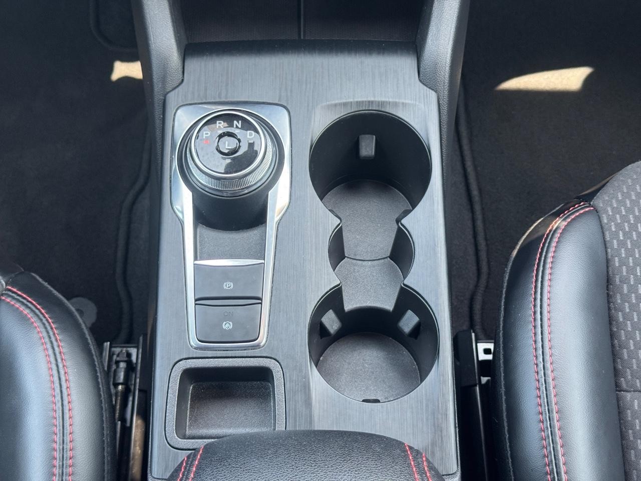 Ford Escape Vehicle Full-screen Gallery Image 16