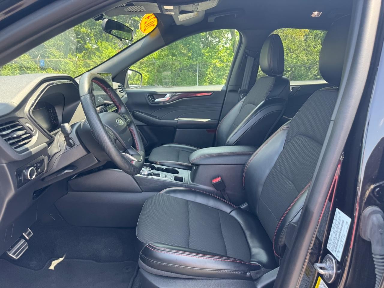 Ford Escape Vehicle Full-screen Gallery Image 19