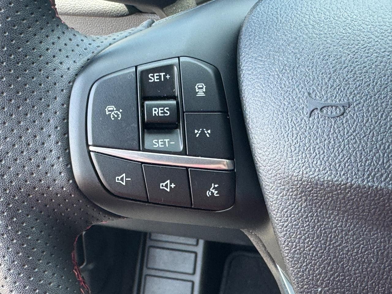 Ford Escape Vehicle Full-screen Gallery Image 21