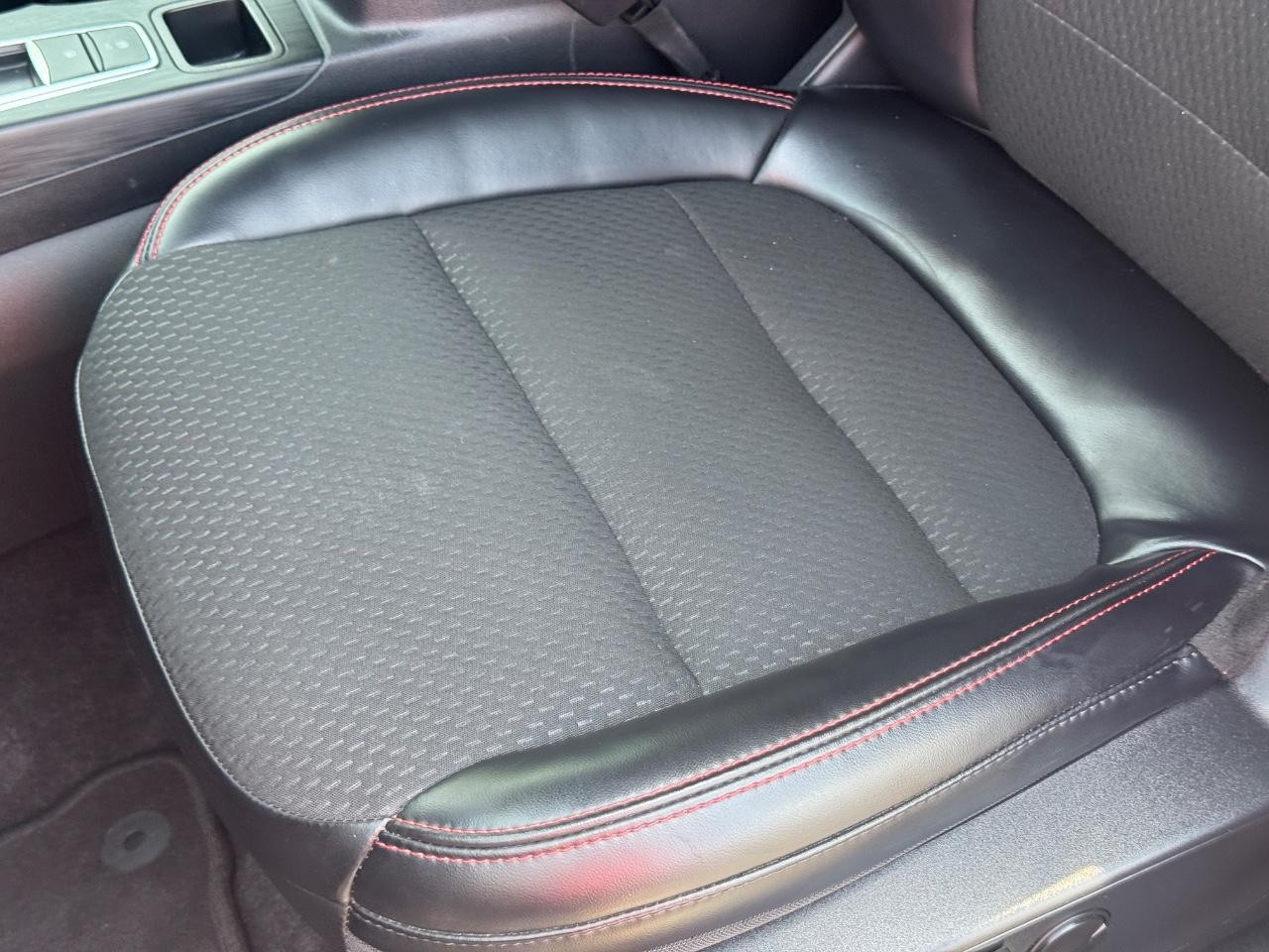 Ford Escape Vehicle Full-screen Gallery Image 27