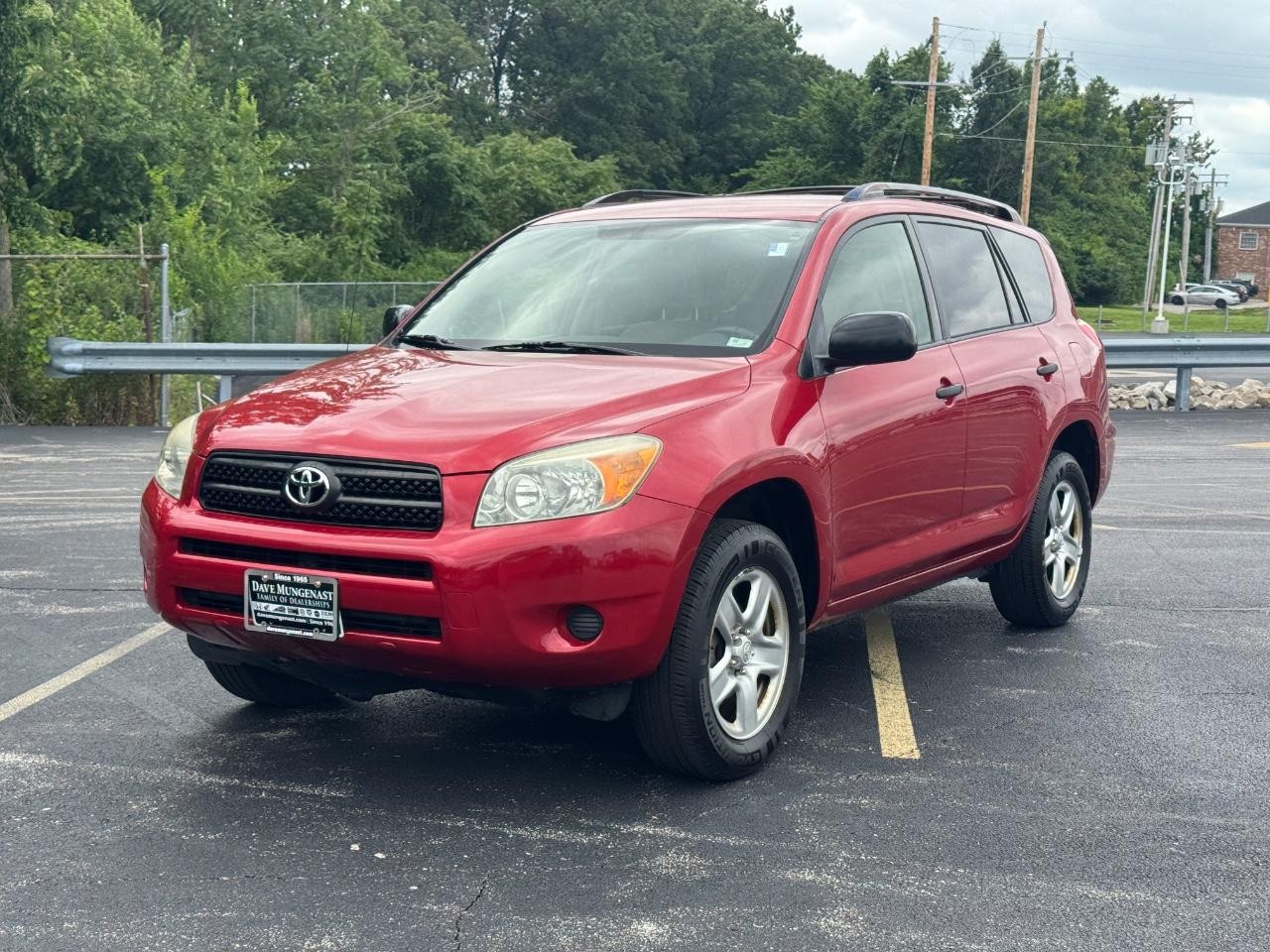 Toyota RAV4 Vehicle Full-screen Gallery Image 09