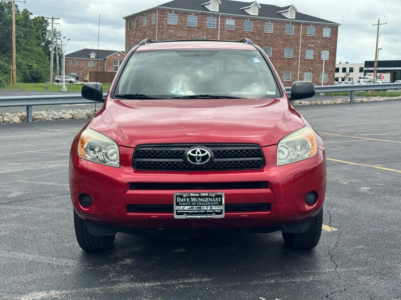 Toyota RAV4 Vehicle Full-screen Gallery Image 10