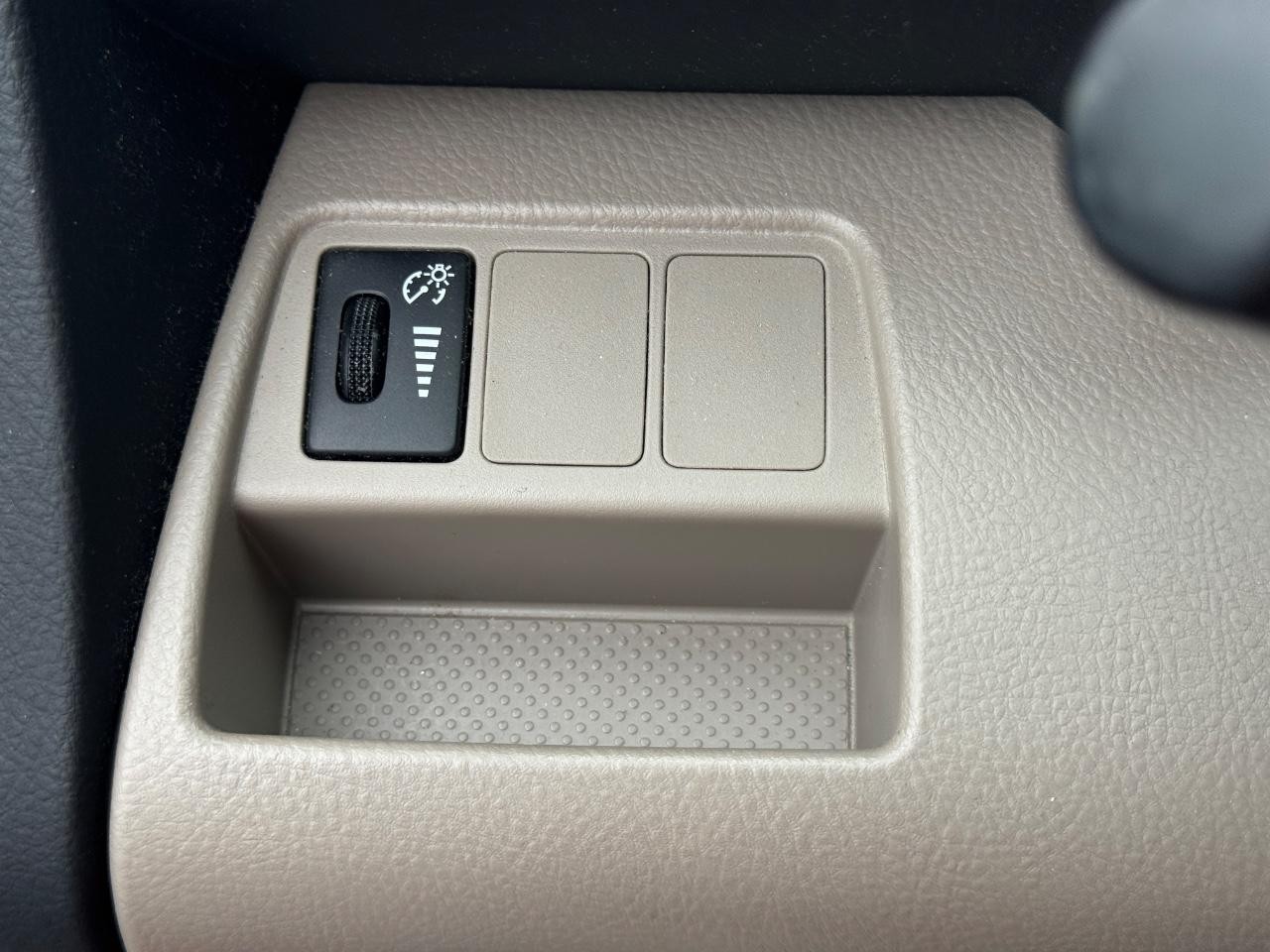 Toyota RAV4 Vehicle Full-screen Gallery Image 20