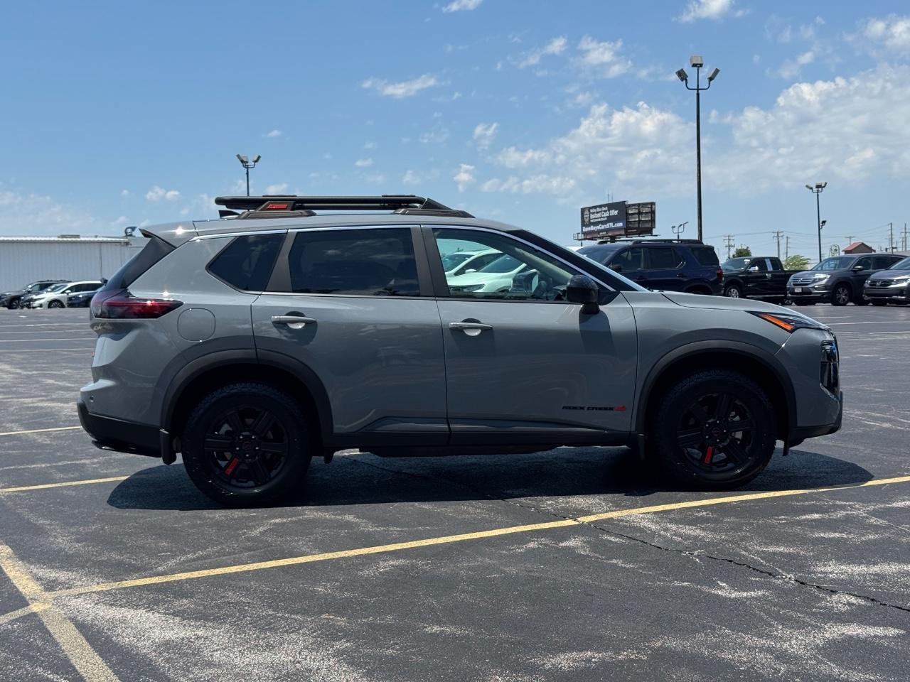 Nissan Rogue Vehicle Full-screen Gallery Image 03