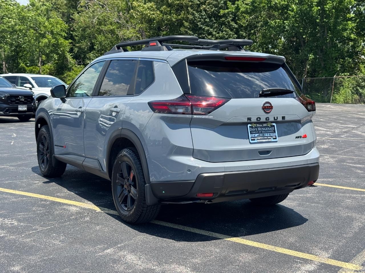 Nissan Rogue Vehicle Full-screen Gallery Image 07