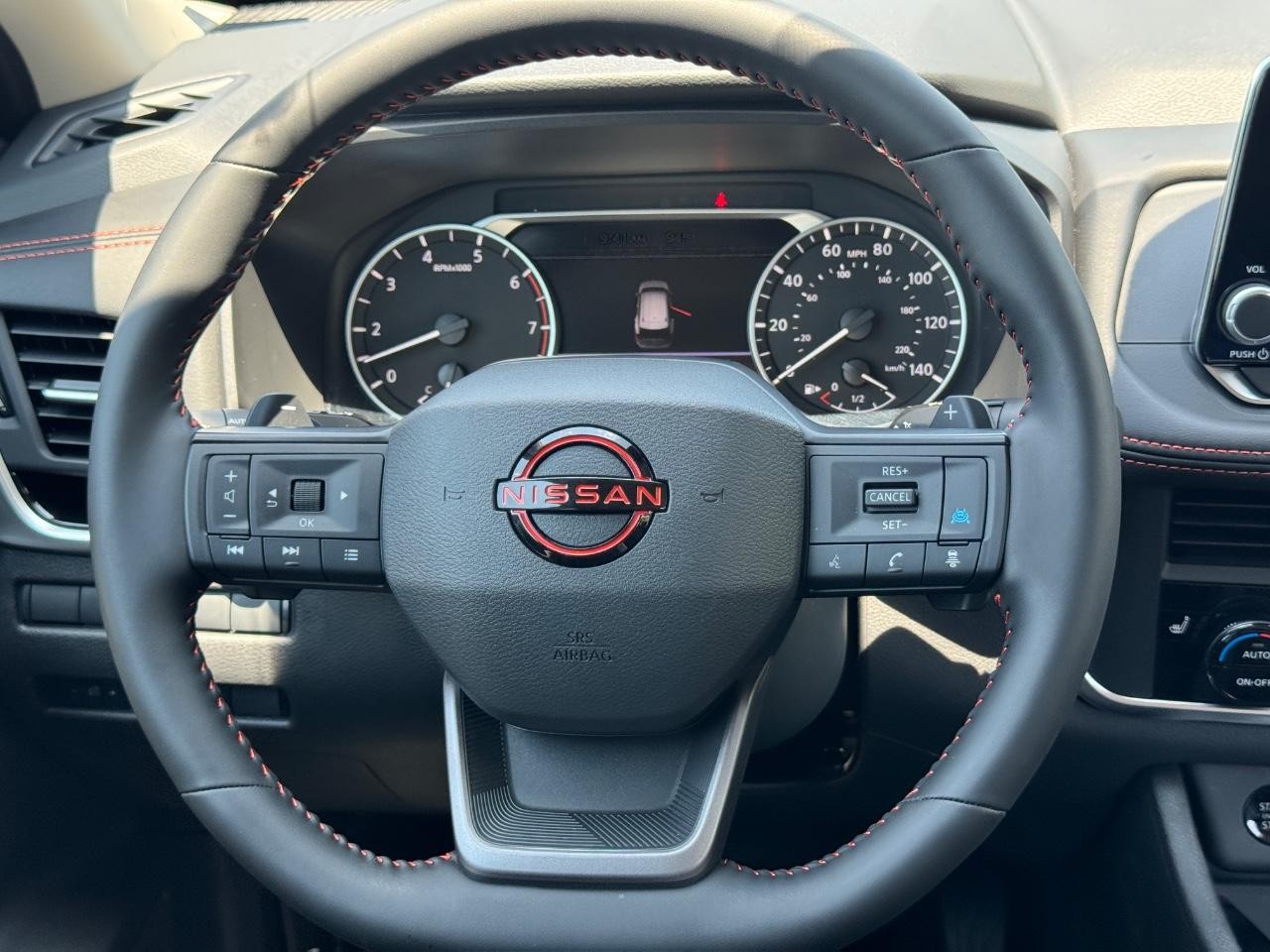 Nissan Rogue Vehicle Full-screen Gallery Image 13