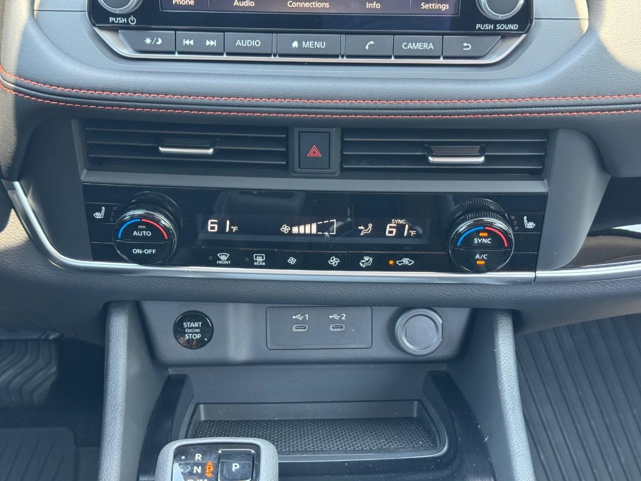 Nissan Rogue Vehicle Full-screen Gallery Image 15