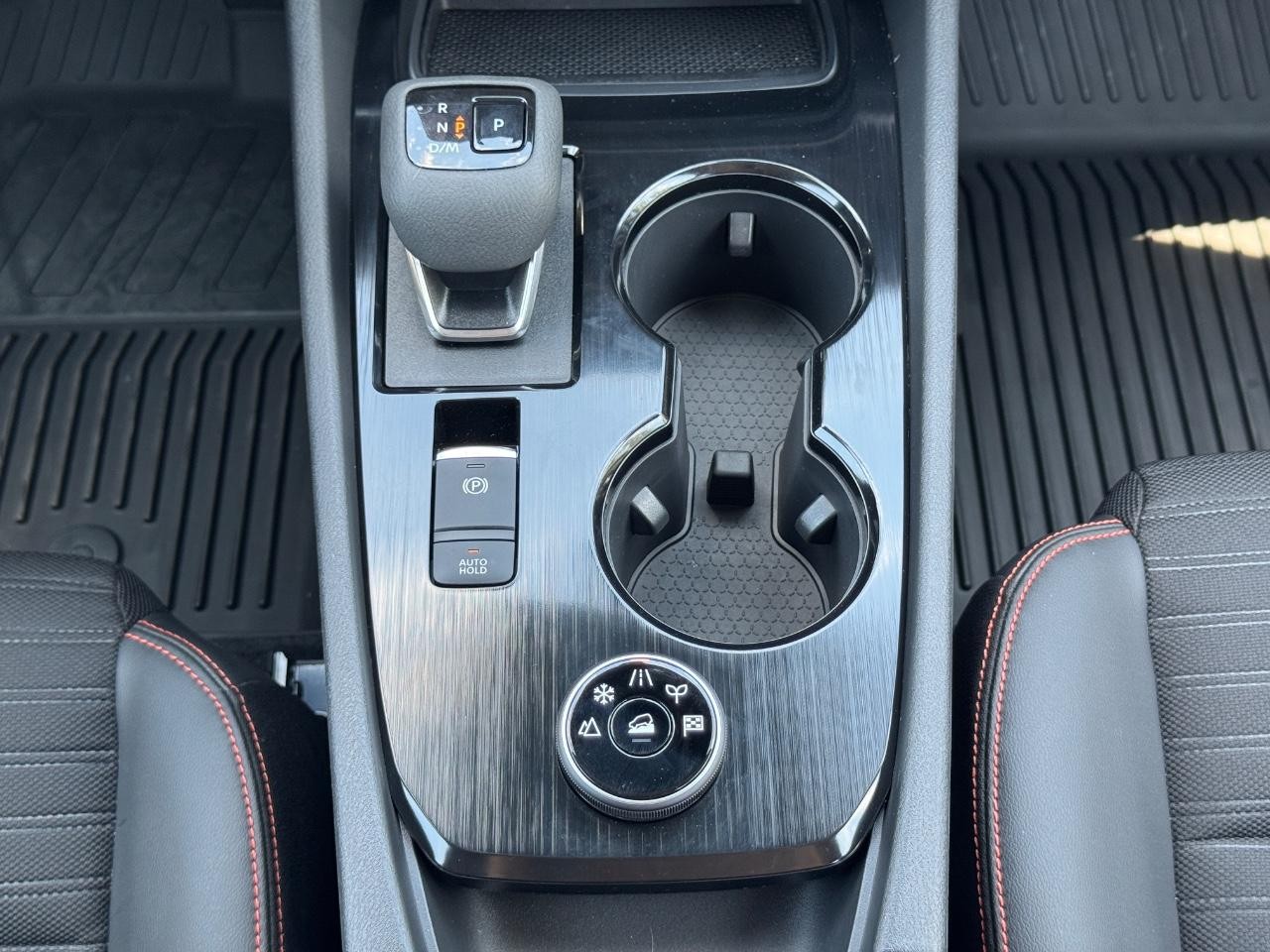 Nissan Rogue Vehicle Full-screen Gallery Image 16