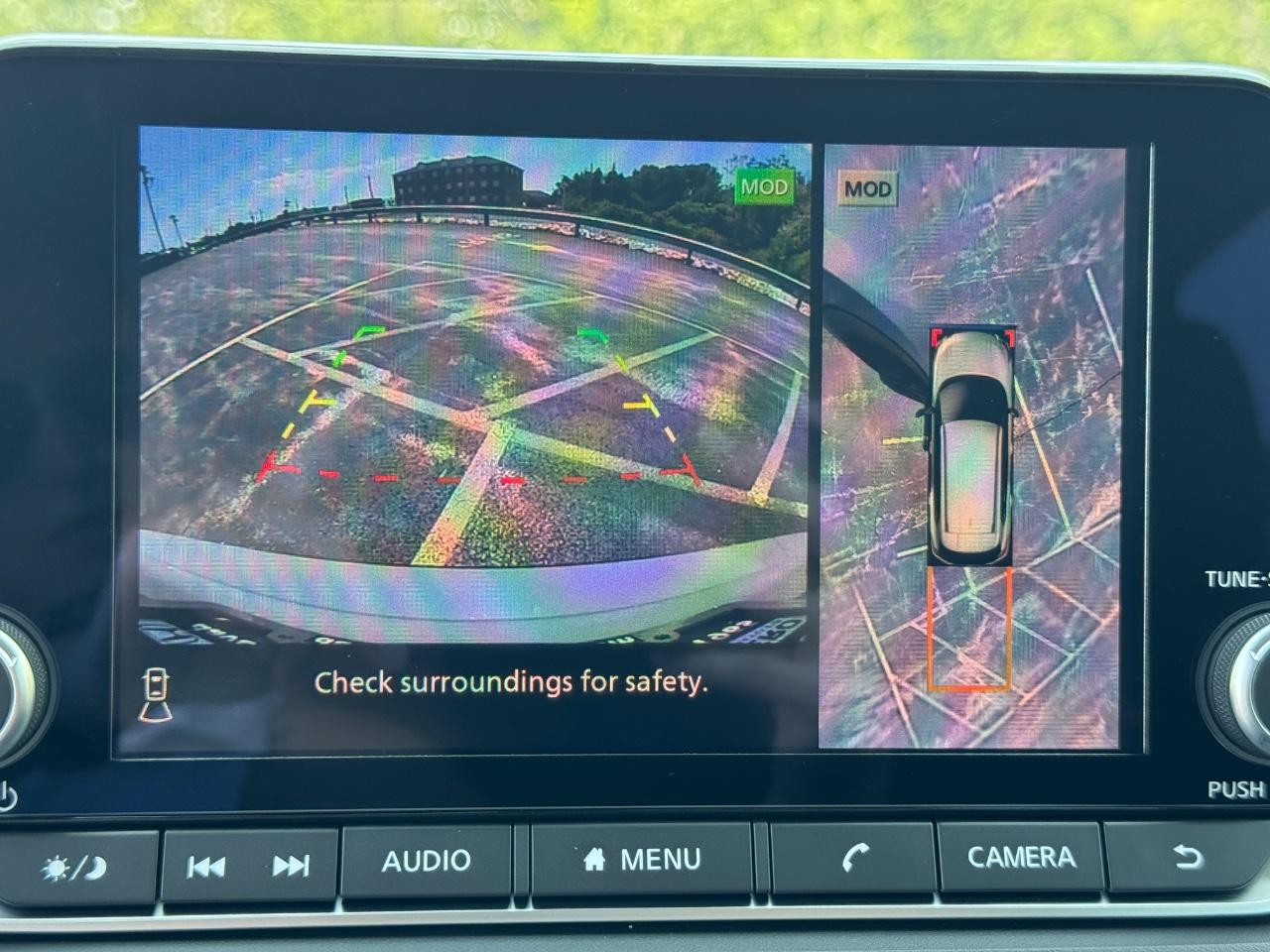 Nissan Rogue Vehicle Full-screen Gallery Image 24