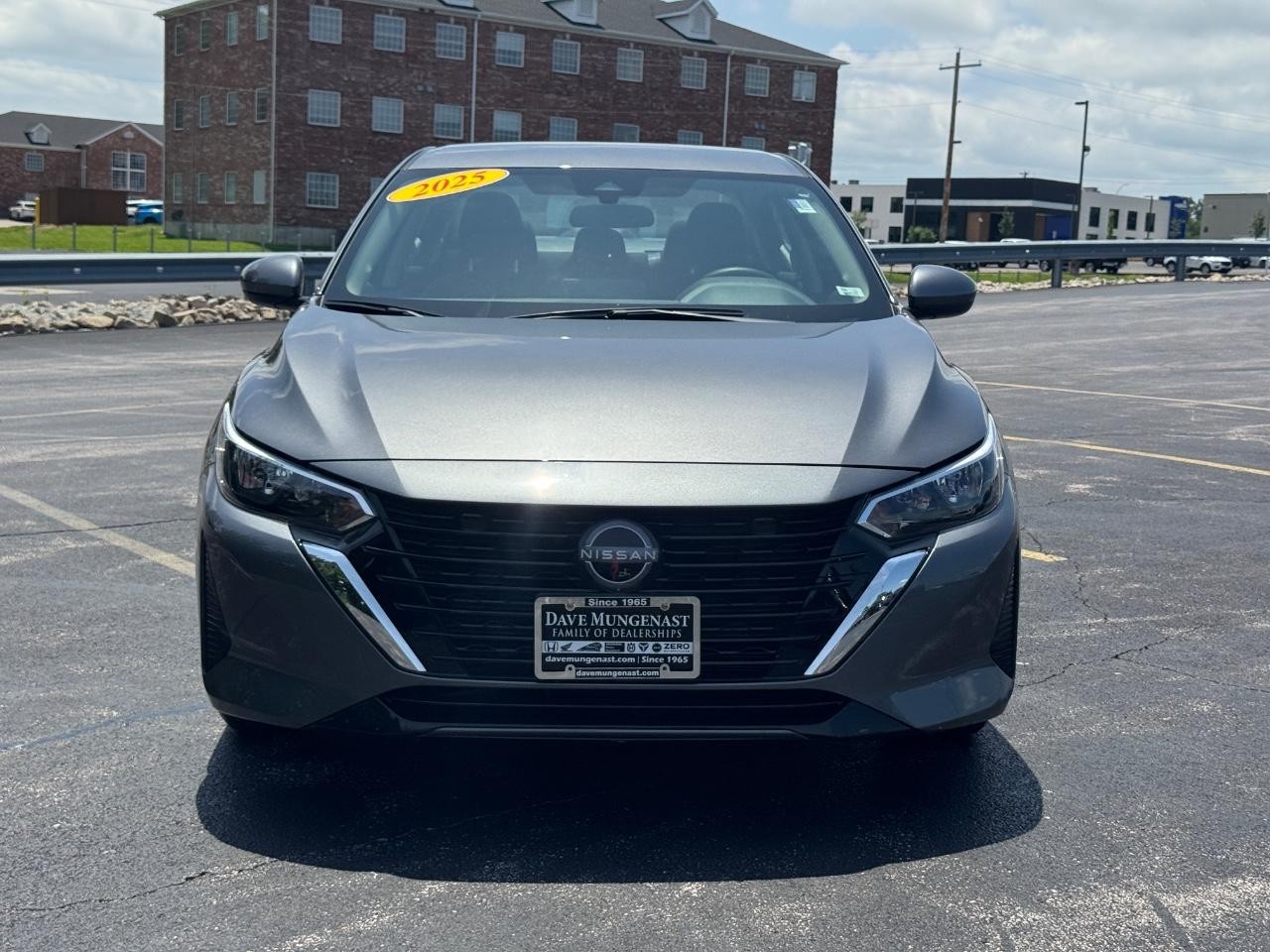 Nissan Sentra Vehicle Full-screen Gallery Image 10
