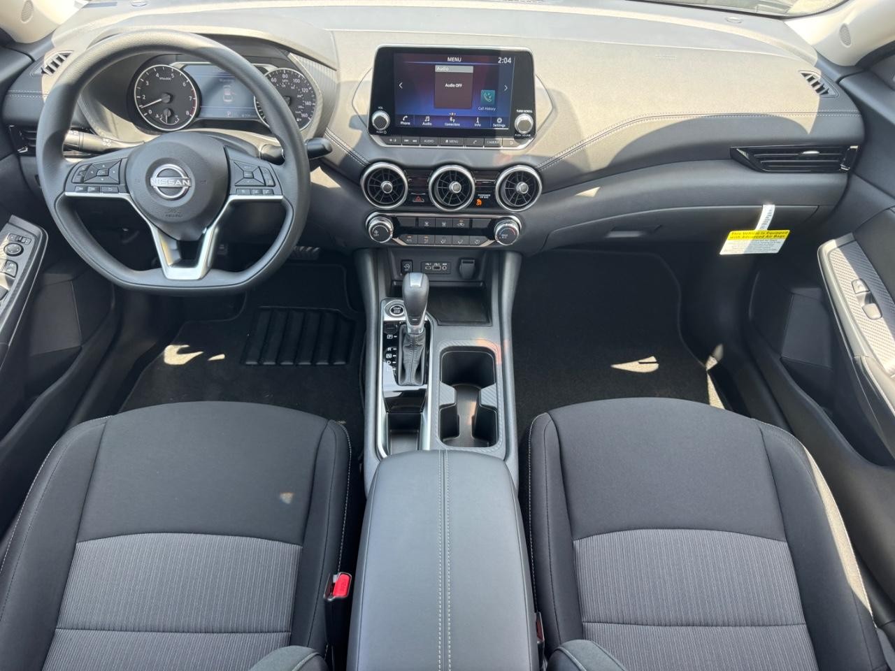 Nissan Sentra Vehicle Full-screen Gallery Image 12