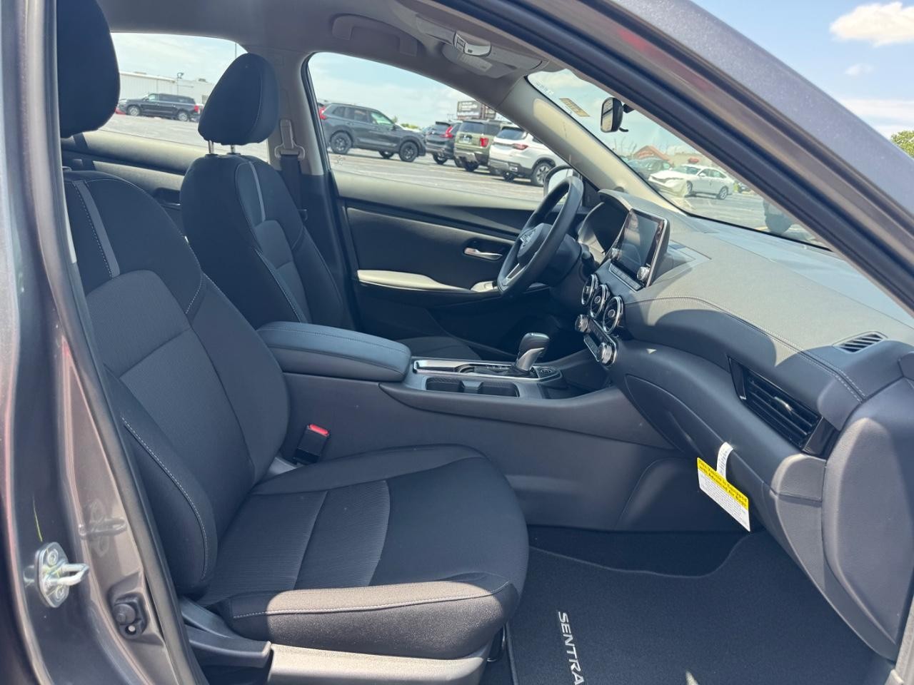 Nissan Sentra Vehicle Full-screen Gallery Image 17