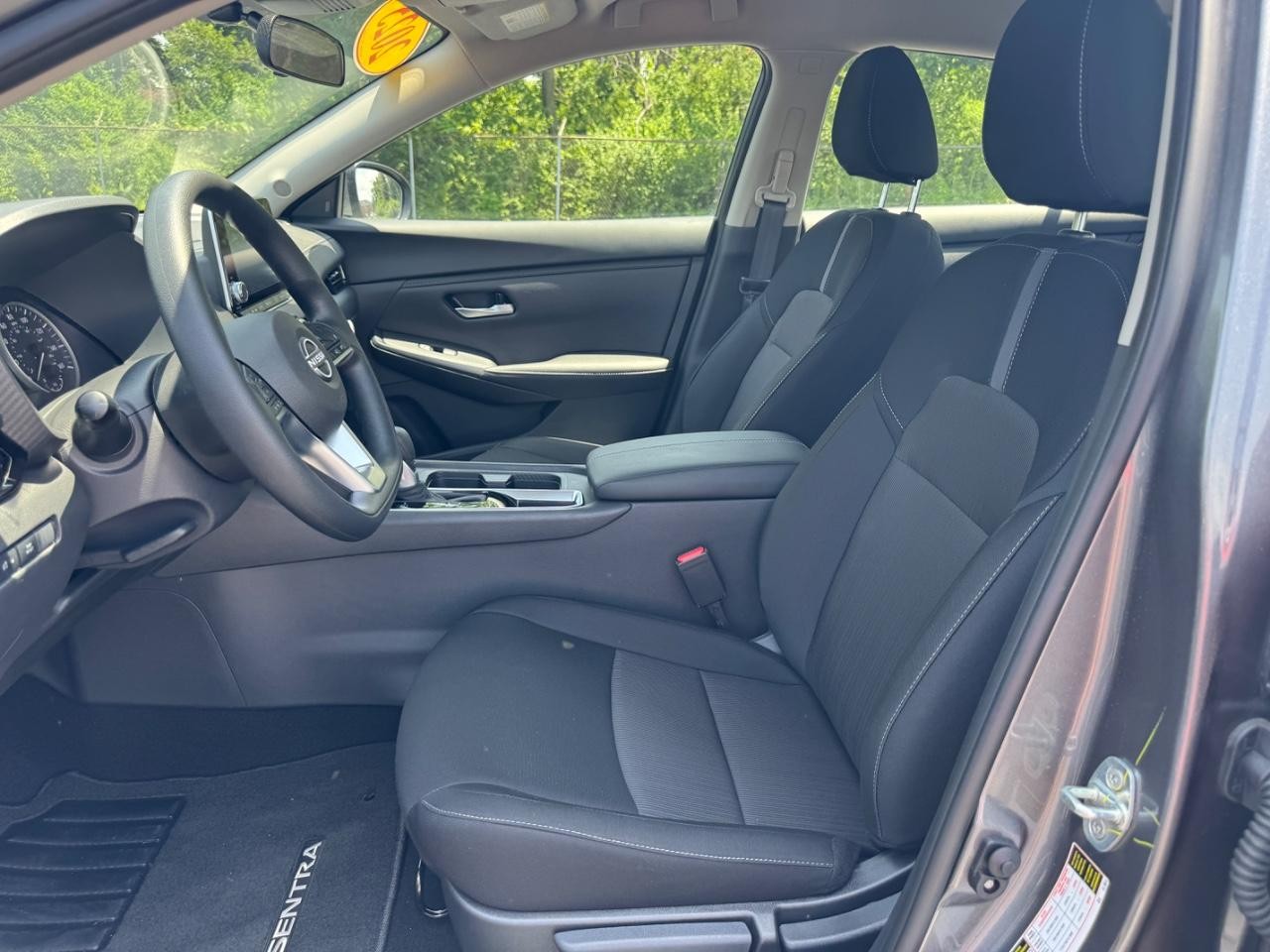 Nissan Sentra Vehicle Full-screen Gallery Image 18