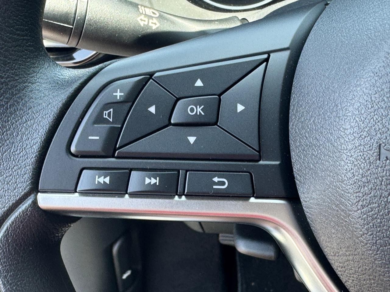 Nissan Sentra Vehicle Full-screen Gallery Image 20