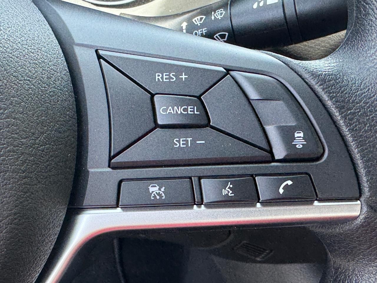 Nissan Sentra Vehicle Full-screen Gallery Image 21