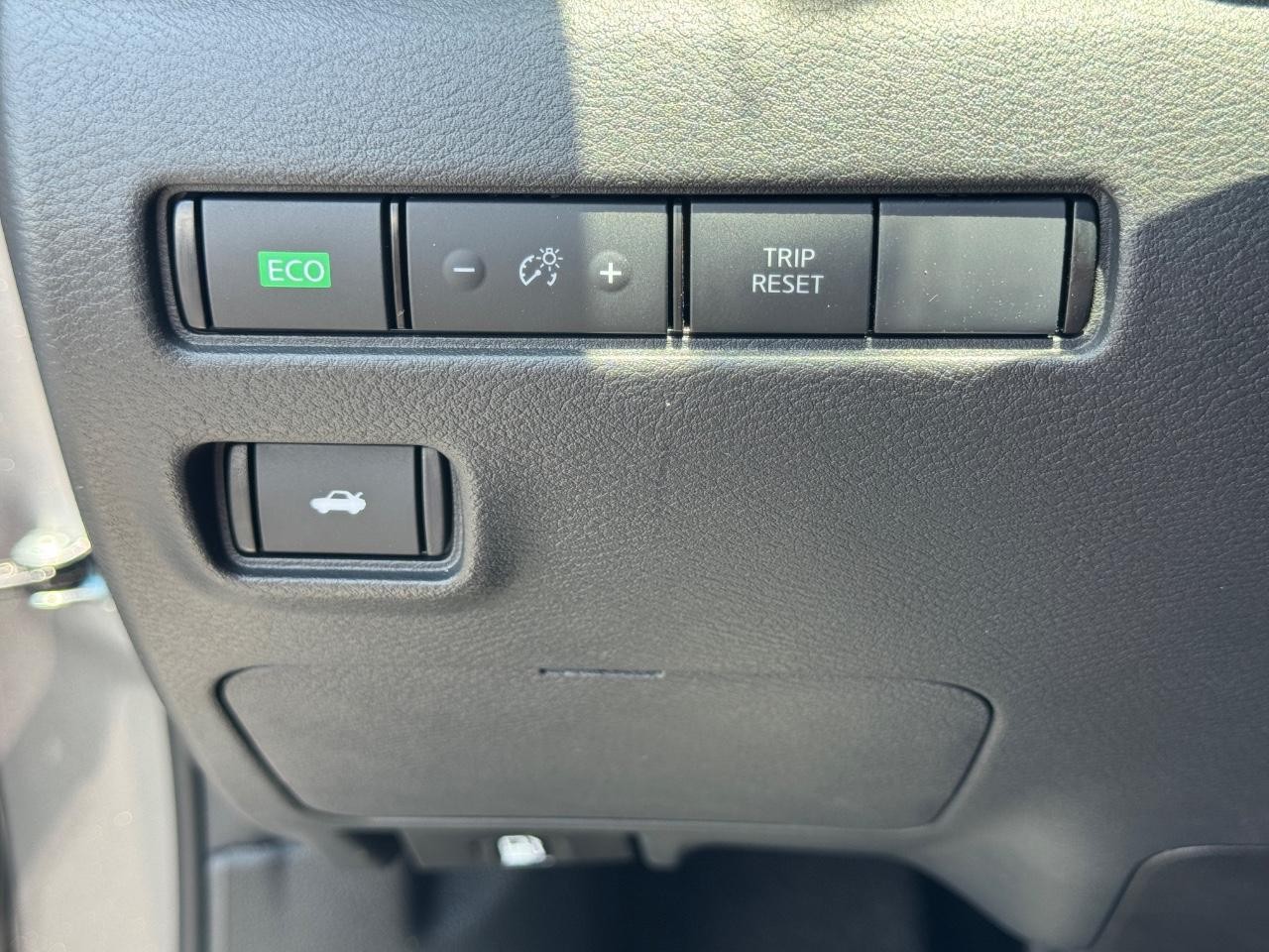 Nissan Sentra Vehicle Full-screen Gallery Image 22