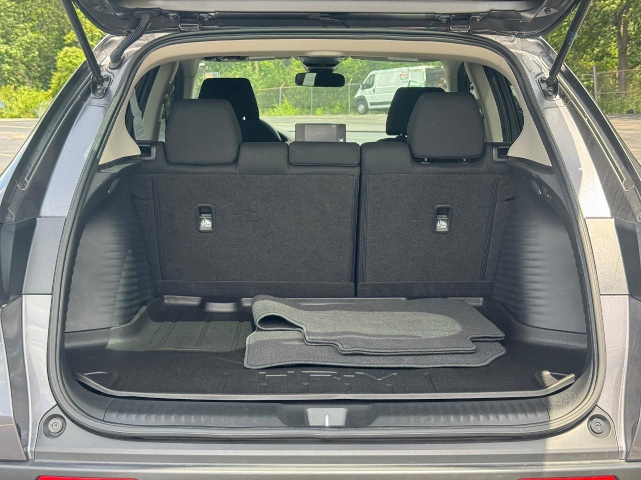 Honda HR-V Vehicle Full-screen Gallery Image 05