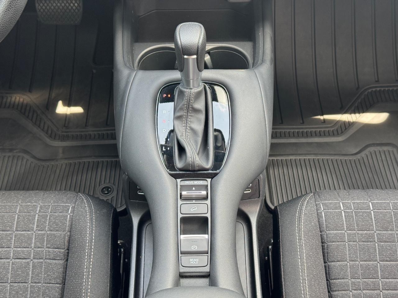 Honda HR-V Vehicle Full-screen Gallery Image 16