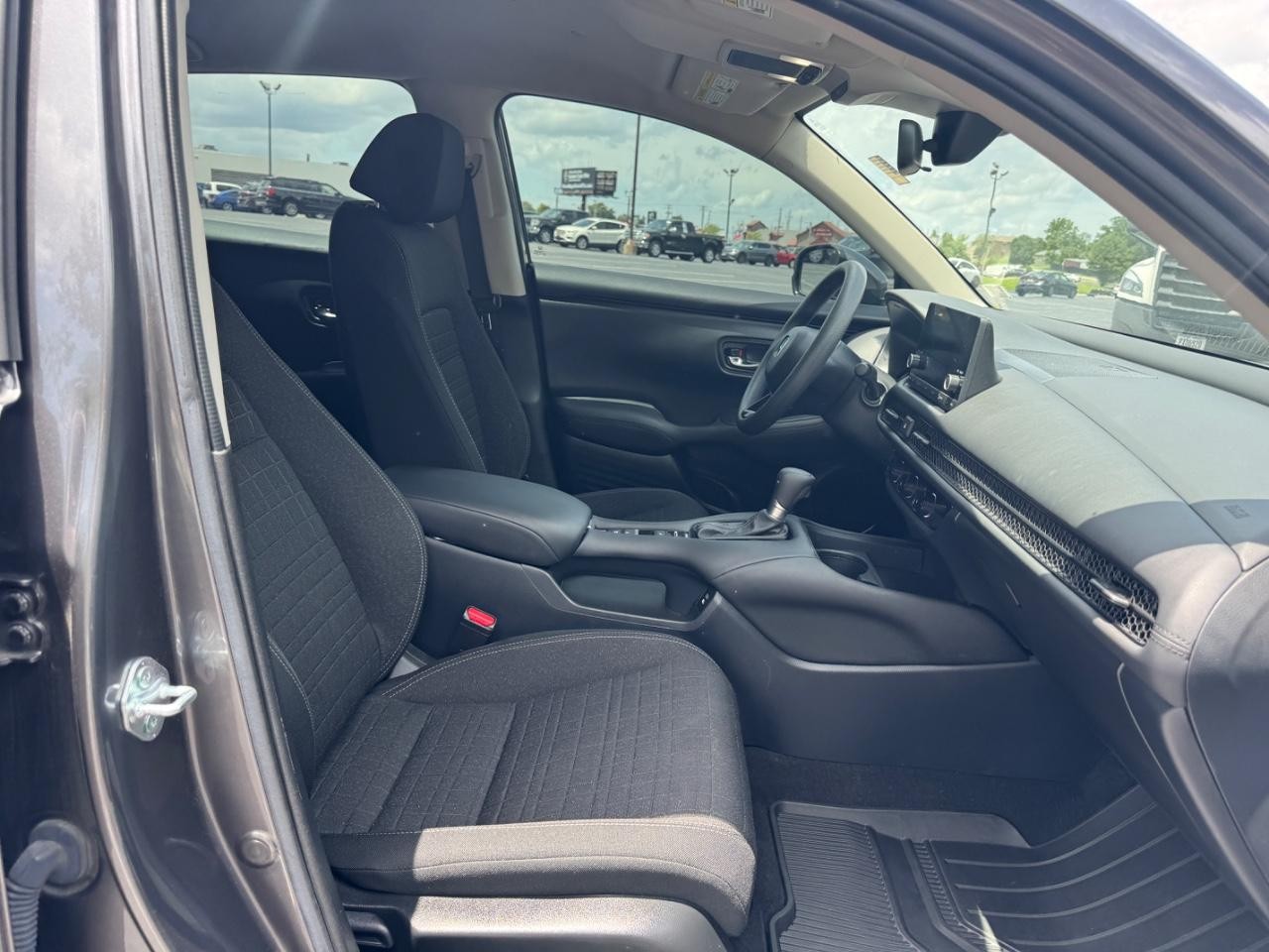 Honda HR-V Vehicle Full-screen Gallery Image 17