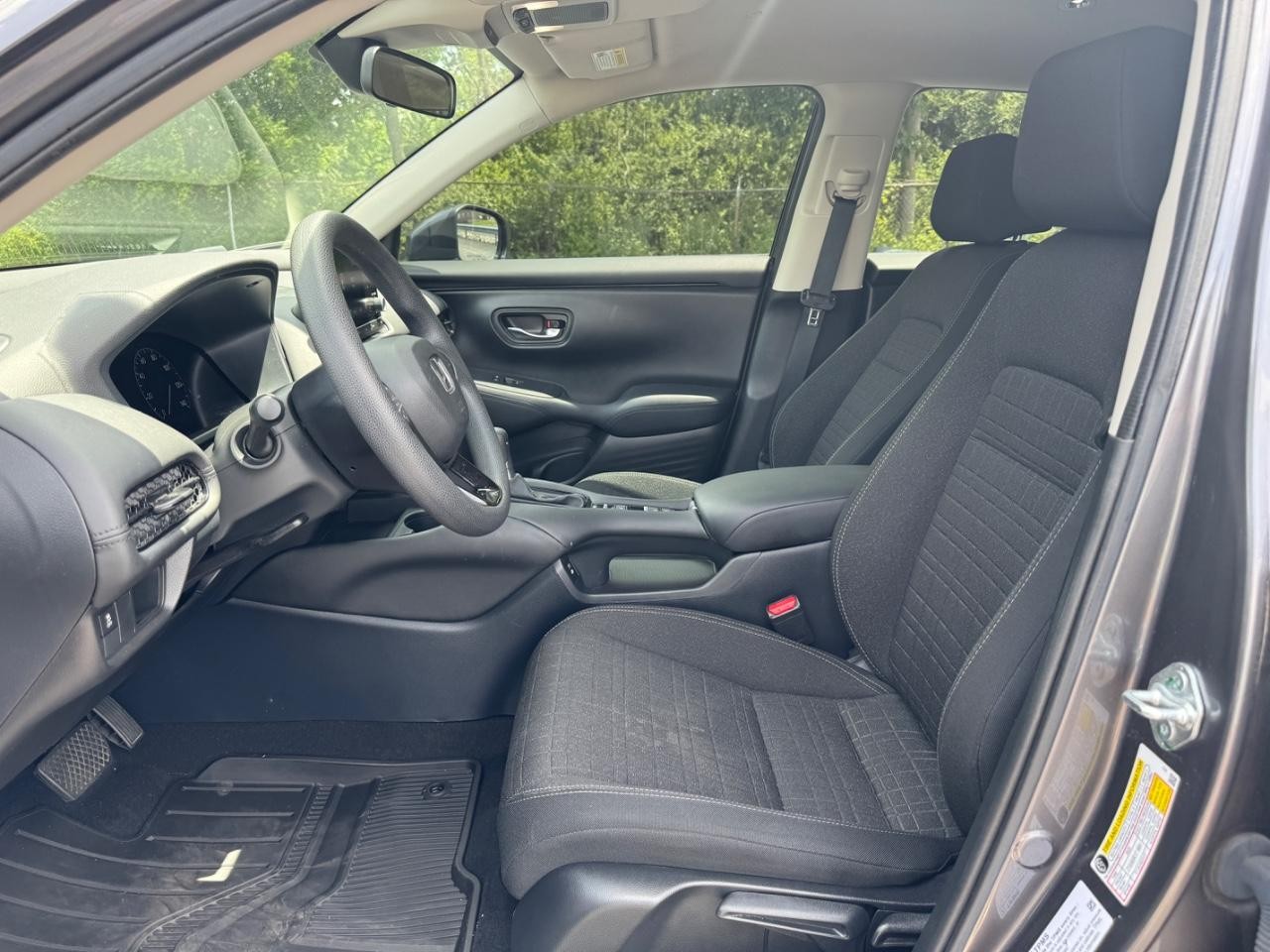 Honda HR-V Vehicle Full-screen Gallery Image 18