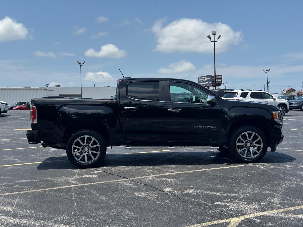 GMC Canyon Vehicle Full-screen Gallery Image 03