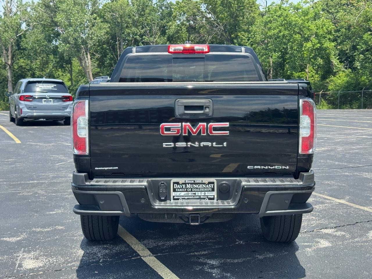 GMC Canyon Vehicle Full-screen Gallery Image 06