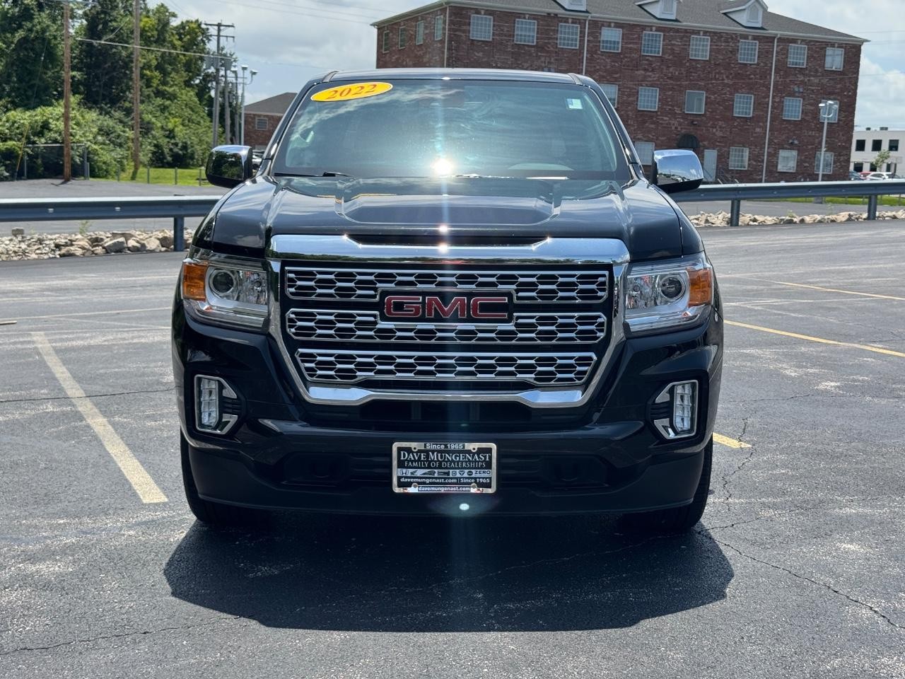GMC Canyon Vehicle Full-screen Gallery Image 10