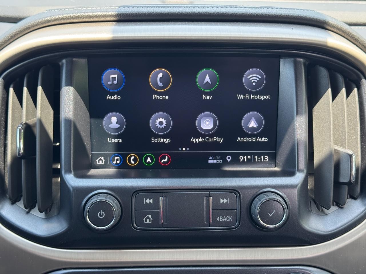 GMC Canyon Vehicle Full-screen Gallery Image 14