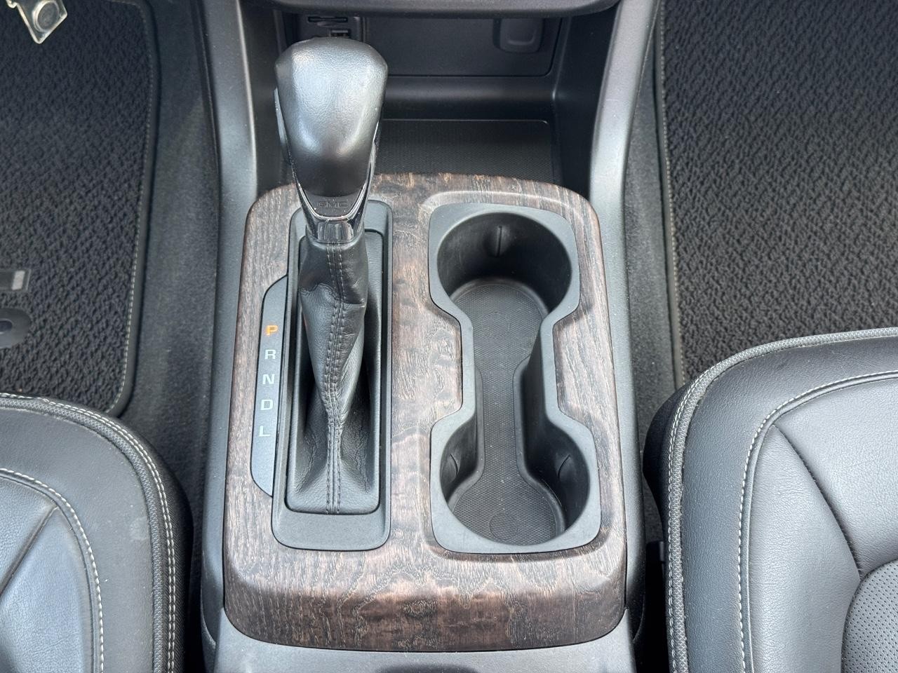 GMC Canyon Vehicle Full-screen Gallery Image 16