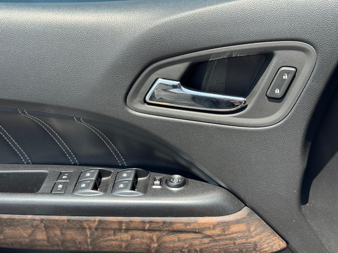 GMC Canyon Vehicle Full-screen Gallery Image 25