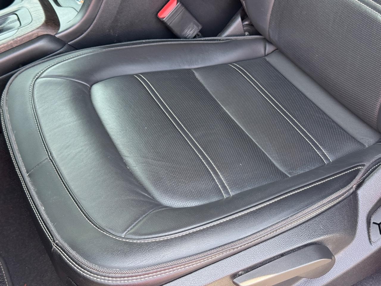 GMC Canyon Vehicle Full-screen Gallery Image 26