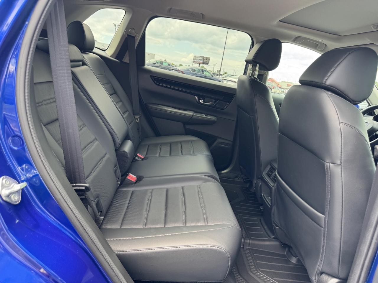 Honda CR-V Vehicle Full-screen Gallery Image 11