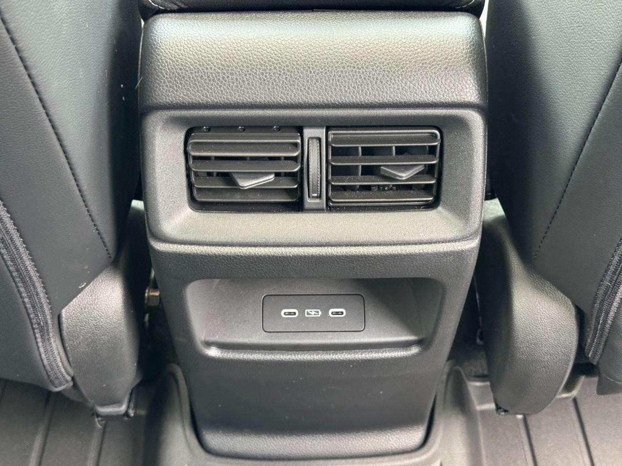 Honda CR-V Vehicle Full-screen Gallery Image 17