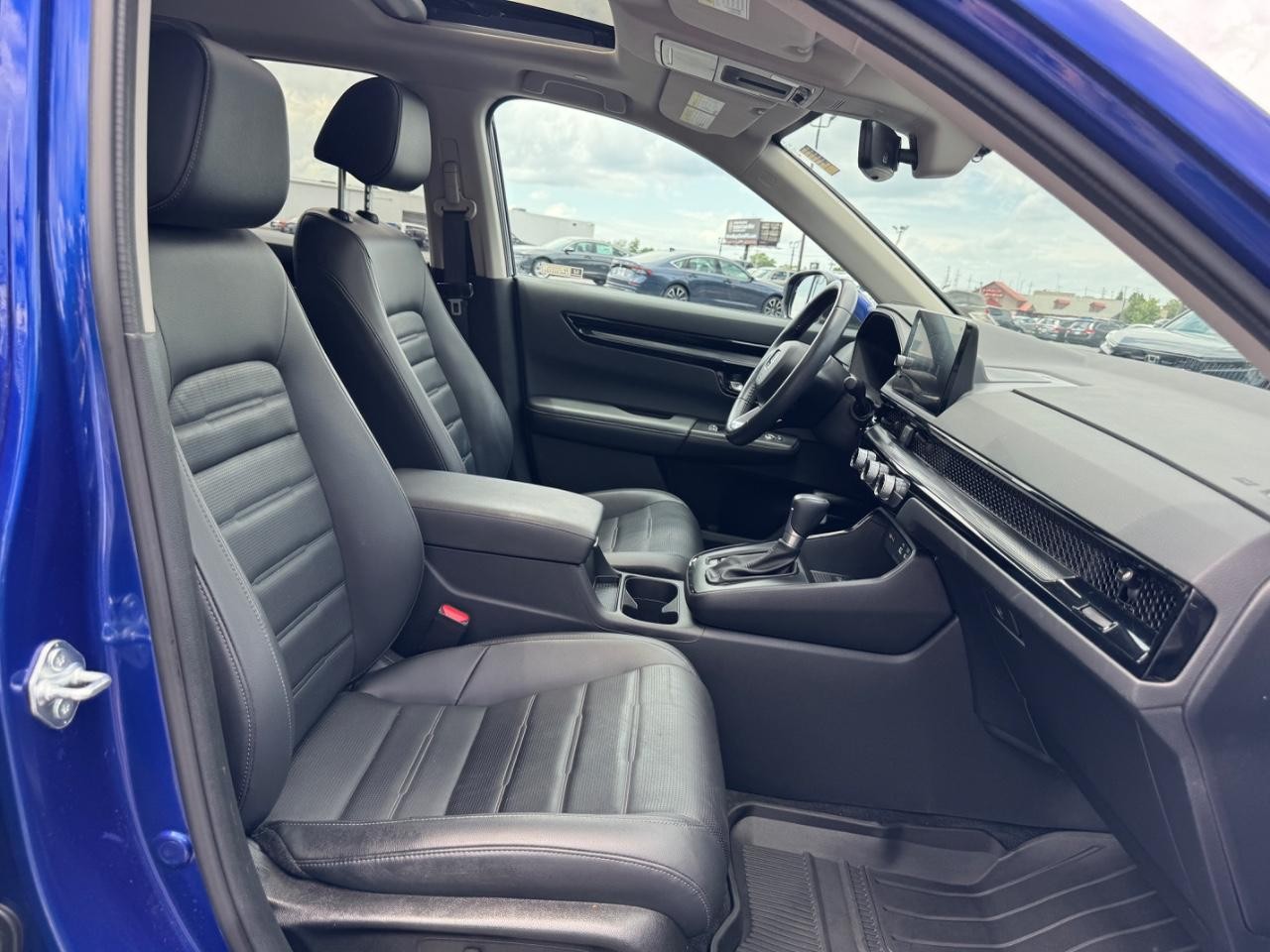 Honda CR-V Vehicle Full-screen Gallery Image 18