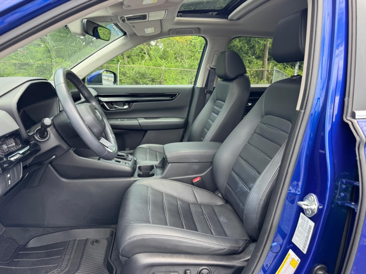 Honda CR-V Vehicle Full-screen Gallery Image 19