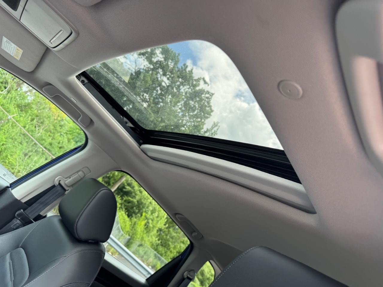 Honda CR-V Vehicle Full-screen Gallery Image 20
