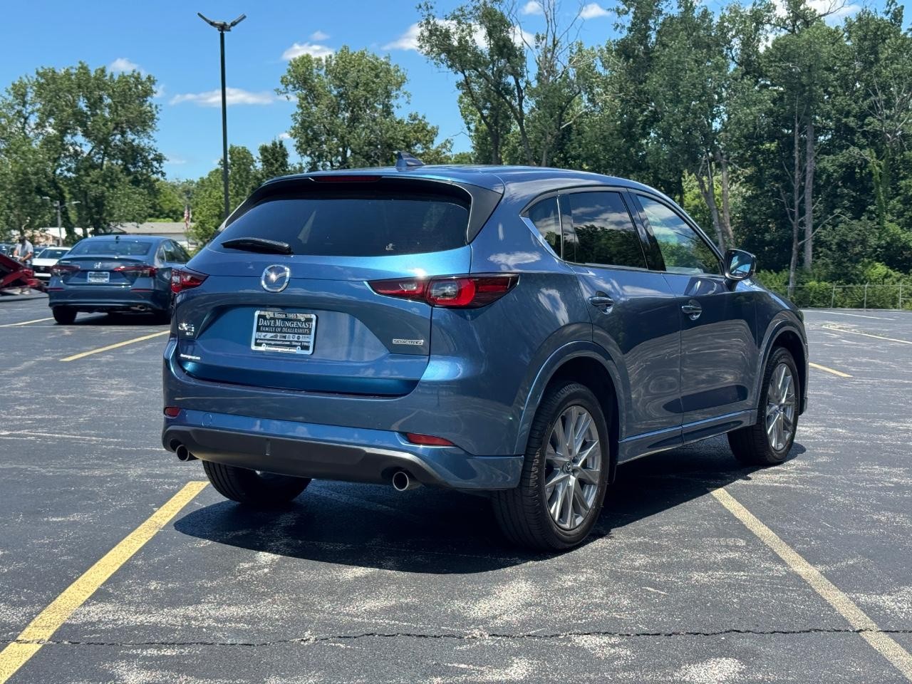 Mazda CX-5 Vehicle Full-screen Gallery Image 04