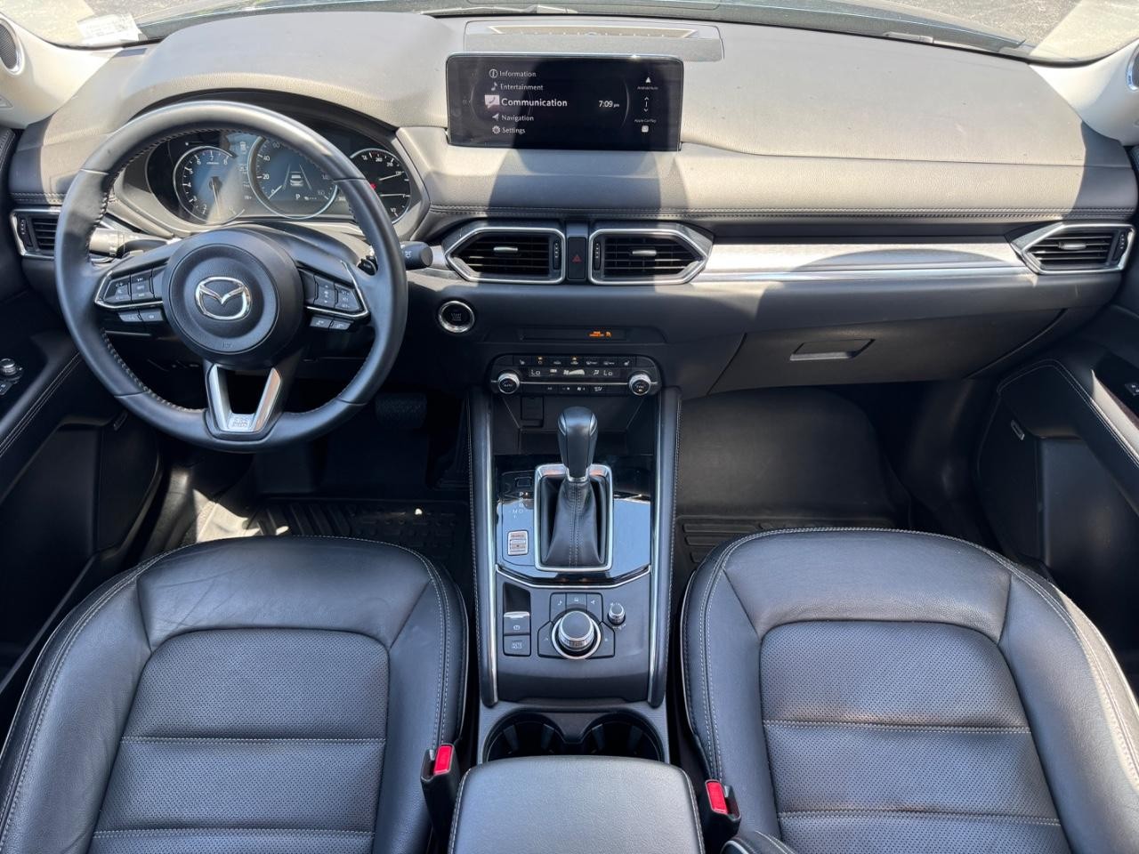 Mazda CX-5 Vehicle Full-screen Gallery Image 13