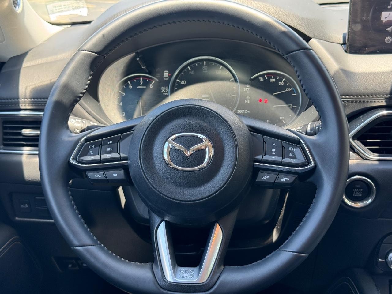 Mazda CX-5 Vehicle Full-screen Gallery Image 14