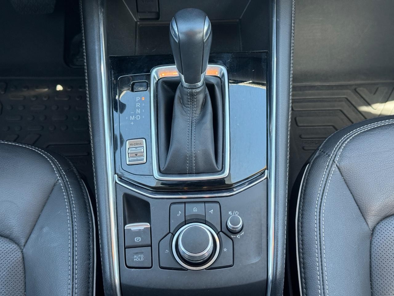 Mazda CX-5 Vehicle Full-screen Gallery Image 17