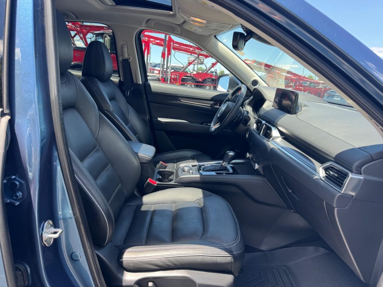 Mazda CX-5 Vehicle Full-screen Gallery Image 19