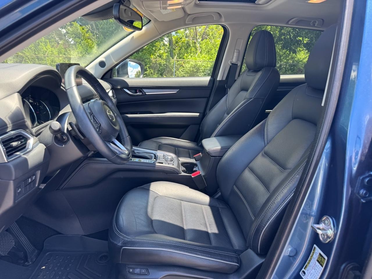 Mazda CX-5 Vehicle Full-screen Gallery Image 20