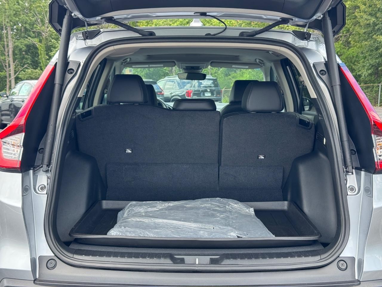 Honda CR-V Vehicle Full-screen Gallery Image 05