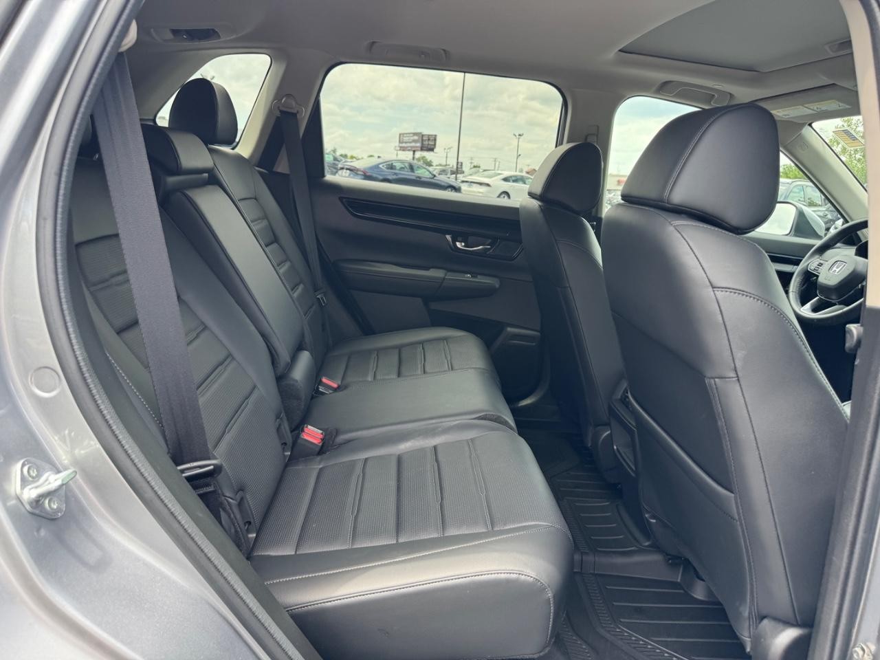Honda CR-V Vehicle Full-screen Gallery Image 11