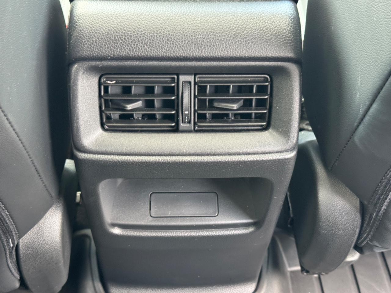 Honda CR-V Vehicle Full-screen Gallery Image 17