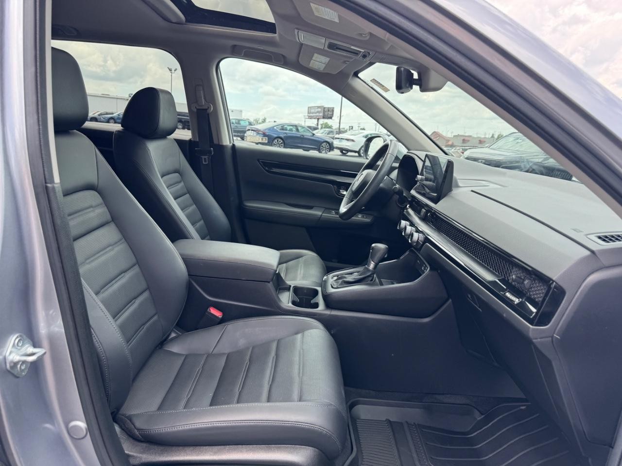 Honda CR-V Vehicle Full-screen Gallery Image 18