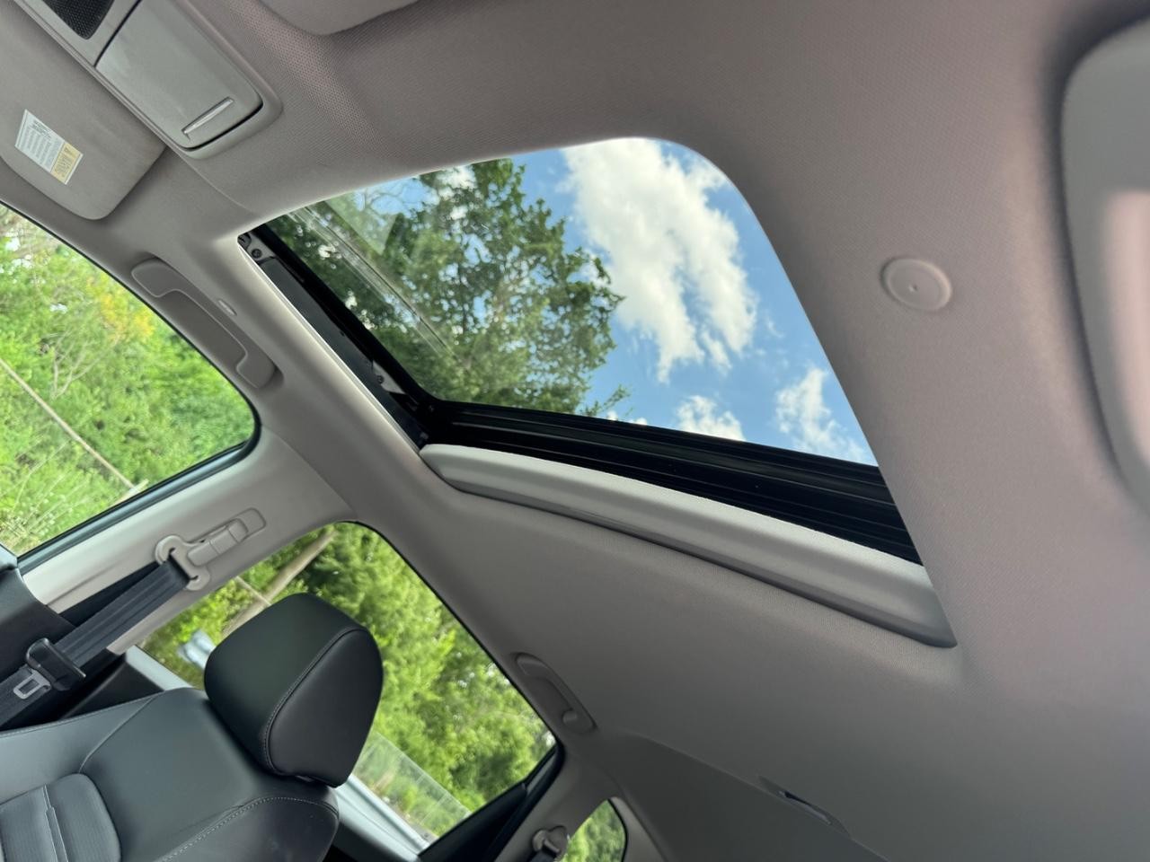 Honda CR-V Vehicle Full-screen Gallery Image 20